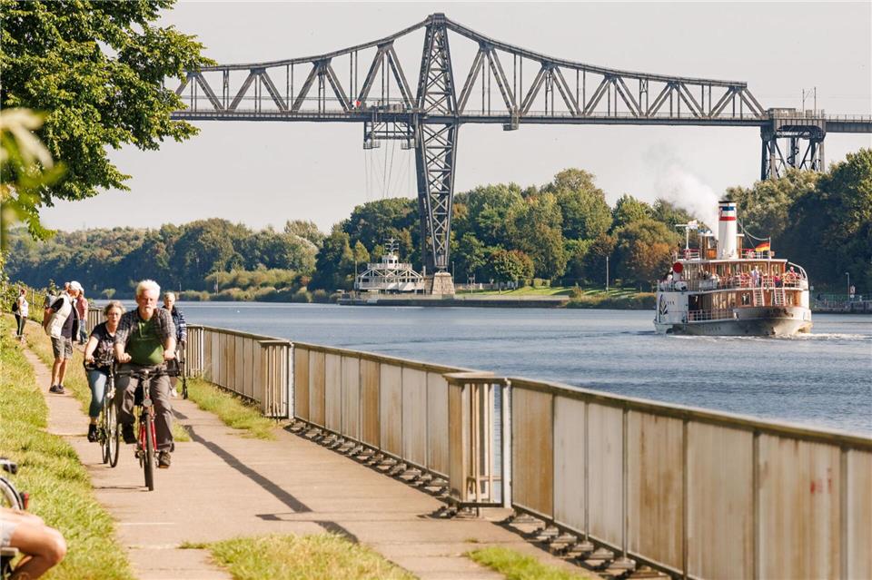 Der Nord-Ostsee-Kanal ist weiterhin nur eingeschränkt nutzbar. Mehrkosten für Reedereien sollen weiter abgefedert werden. (Archivbild)Markus Scholz/dpa