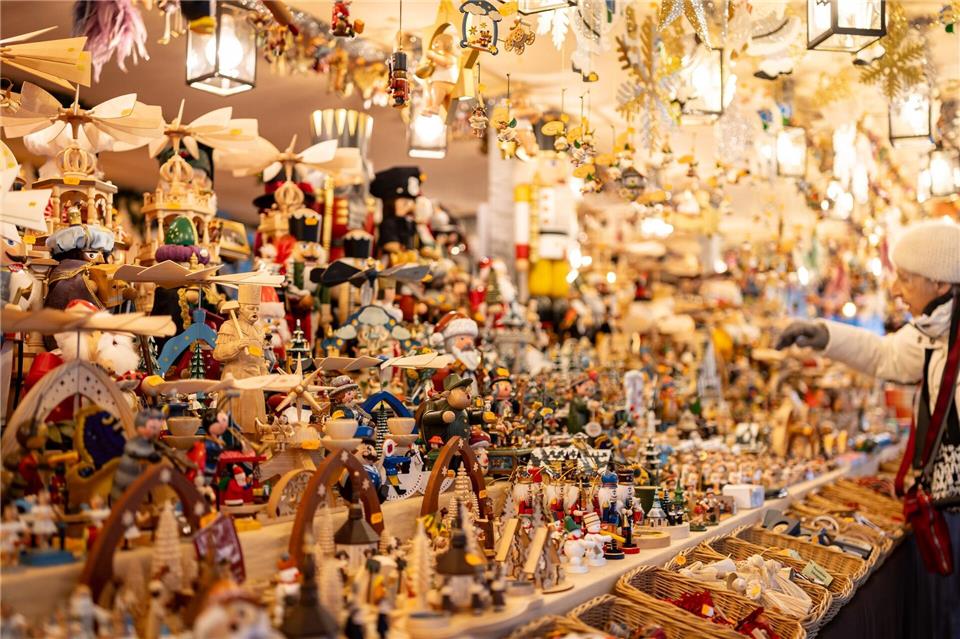 Der Nürnberger Christkindlesmarkt zählt neben dem Dresdner Striezelmarkt zu den ältesten Weihnachtsmärkten Deutschlands.Daniel Karmann/dpa