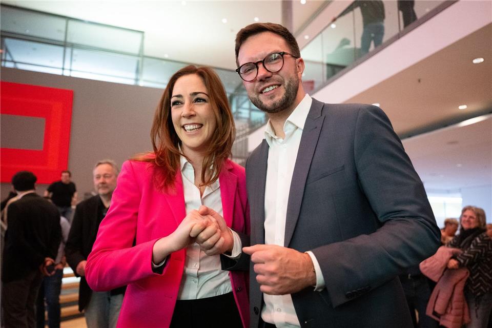 Der OB-Wahlkampf zwischen den beiden Kandidaten Hemsley (l, CDU) und Bieri (r, SPD) verlief fair. Beide arbeiten seit Jahren im Magistrat eng zusammen. (Archivbild)Florian Wiegand/dpa
