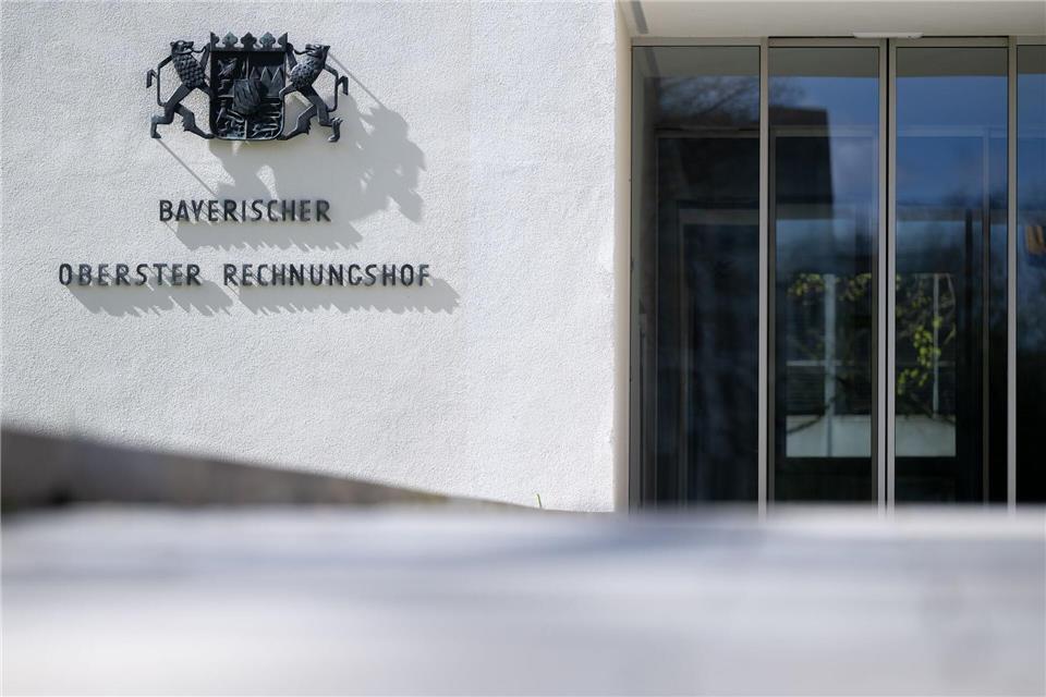 Der ORH will, dass der Freistaat nicht freiwillig zu viel für die Bahn zahlt. (Archivbild)Sven Hoppe/dpa