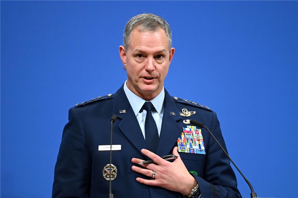 Der Oberbefehlshaber der Nato-Streitkräfte in Europa, Alexus Grynkewich, erwartet kurzfristig keine weiteren Ankündigungen - langfristig aber schon.Elisa Schu/dpa
