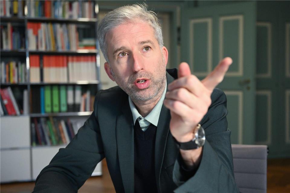 Der Oberbürgermeister von Tübingen ärgert sich über den Datenschutz. (Archivbild)Bernd Weißbrod/dpa