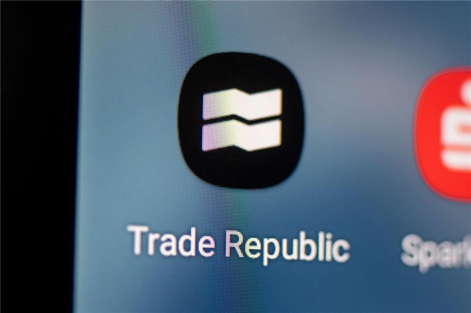 Der Online-Broker Trade Republic arbeitet rein App-basiert. (Archivbild)Fabian Sommer/dpa