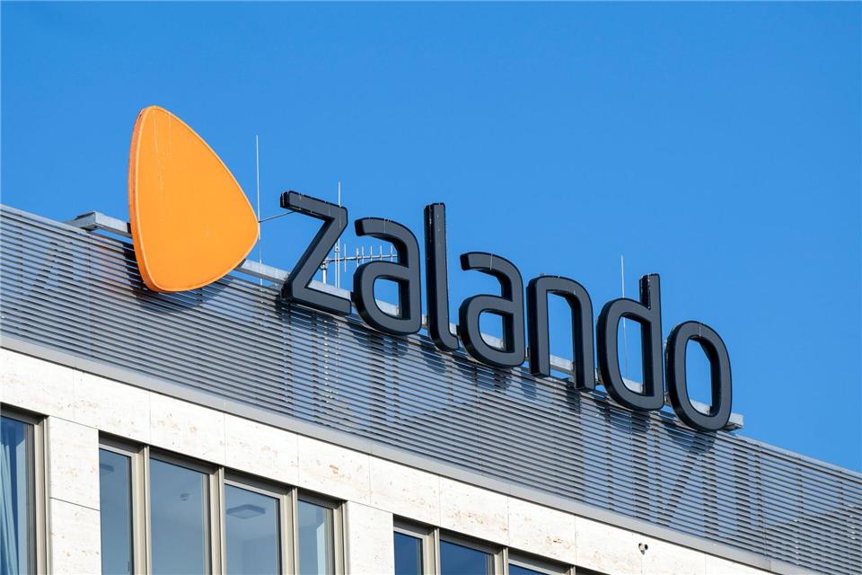 Der Online-Modehändler Zalando baut einem Bericht zufolge weitere Stellen in Berlin ab. (Archivbild)Monika Skolimowska/dpa-Zentralbild/dpa