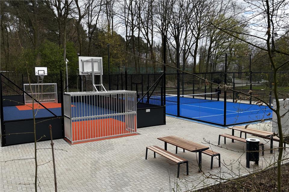 Der Padelcourt (im Bild rechts) wurde im April eröffnet.