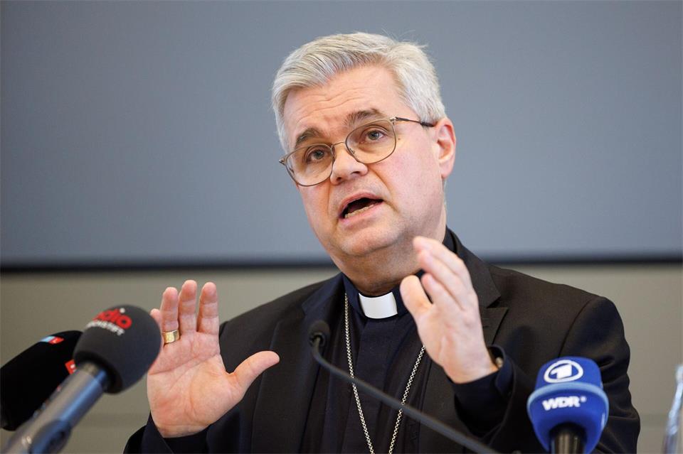 Der Paderborner Erzbischof Udo Markus Bentz hat Israel scharf kritisiert. (Archivbild)Friso Gentsch/dpa