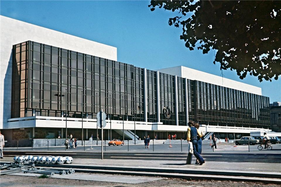 Der Palast der Republik lag 1876 am Marx-Engels-Platz in Berlin. (Archivbild) Günter Bratke/dpa