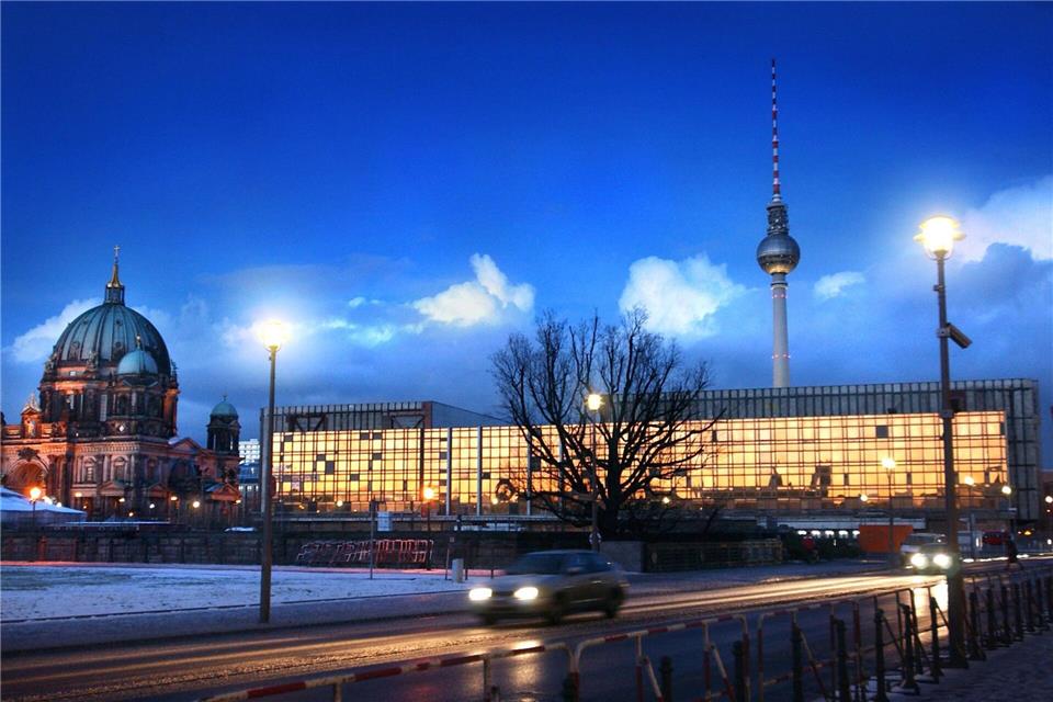 Der Palast der Republik stand neben dem Dom in Berlin, er wurde wegen Asbestverseuchung abgerissen. (Archivbild)Stephanie Pilick/dpa