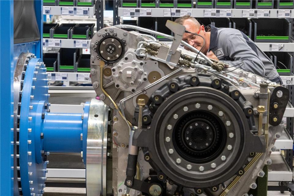 Der Panzergetriebehersteller Renk profitiert weiterhin von dem Rüstungsboom. (Archivbild)Stefan Puchner/dpa