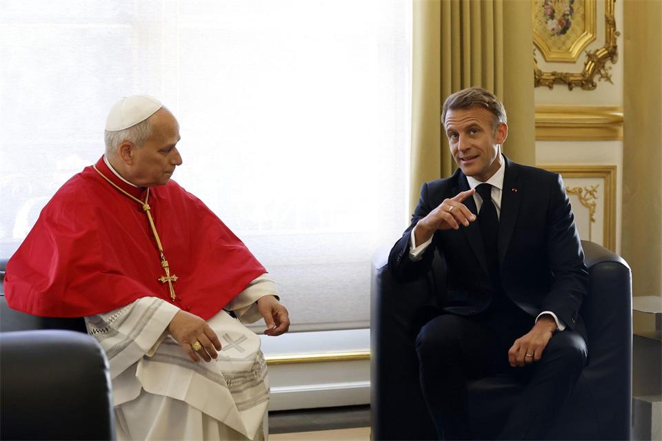 Der Papst fand in Paris auch warnende Worte.Mohammed Badra/Pool EPA via AP/dpa