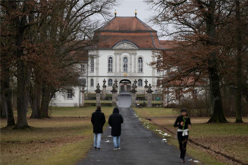 Der Park vom Schloss Fasanerie ist bei Spaziergängern beliebt.Florian Wiegand/dpa