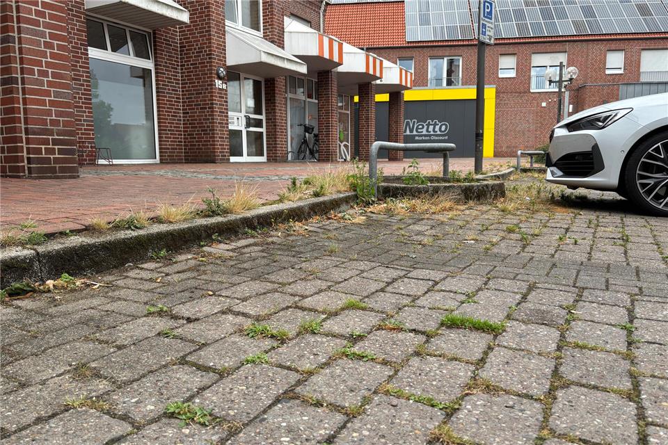 Der Parkplatz hinter dem Eiscafé in Heiden könnte schon in diesem Jahr umgestaltet werden. Der Platz soll ein Längspflaster mit Rasenfugen bekommen.