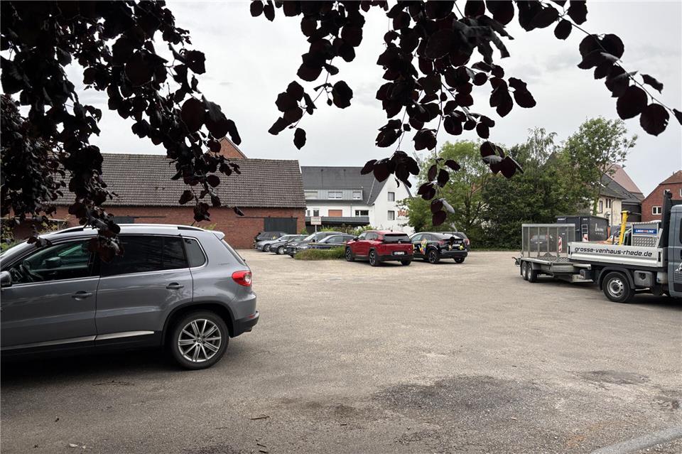 Der Parkplatz hinter dem Heidener Rathaus soll umgestaltet werden. Im Ausschuss ist dazu ein Vorentwurf vorgestellt worden.