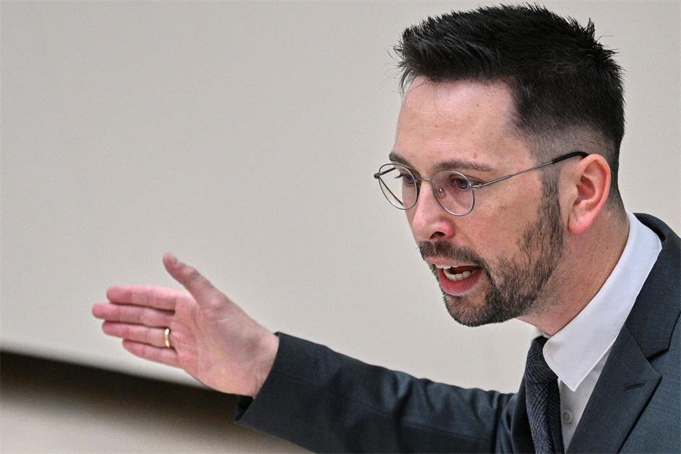 Der Parlamentarische Geschäftsführer der AfD-Fraktion, Dennis Hohloch, dringt auf scharfe Konsequenzen aus Jugendgewalt von verstärkt migrantisch geprägten Gruppen in Potsdam.Jens Kalaene/dpa
