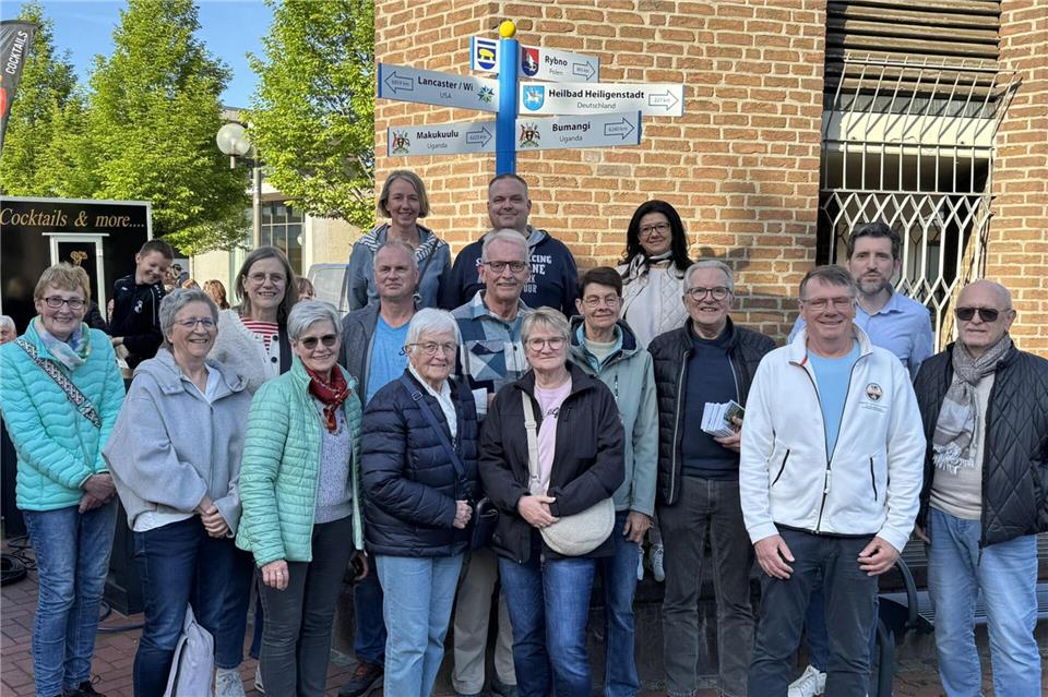 Der Partnerschaftsverein Heiden hat einen Wegweiser entwickelt, an dem die Kommunen abzulesen sind, mit denen Heiden befreundet ist.