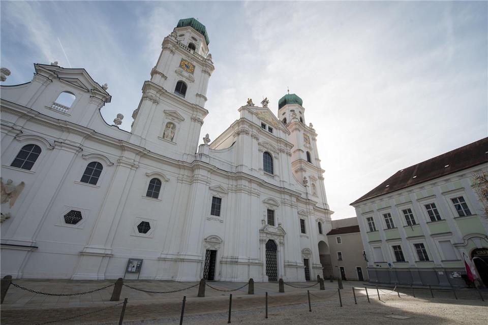 Der Passauer Dom ist die Hauptkirche des Bistums. (Symbolbild)Armin Weigel/dpa