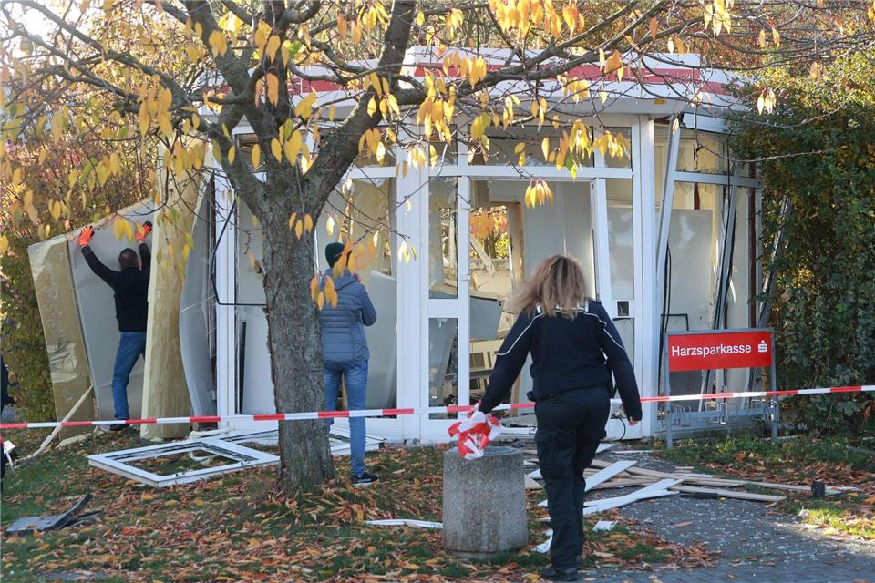 Der Pavillon wurde bei der Sprengung stark beschädigt.Matthias Bein/dpa