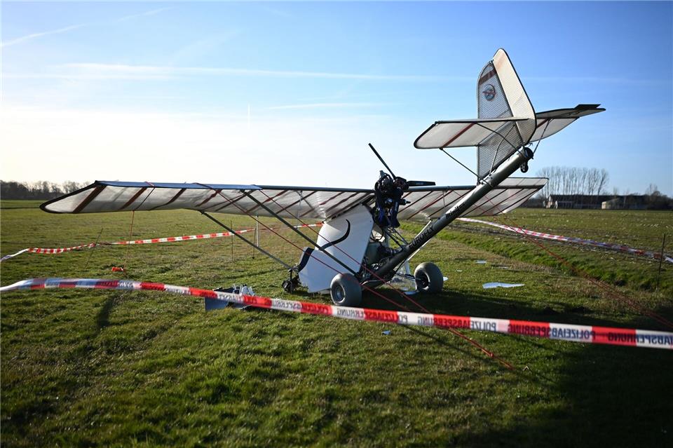 Der Pilot kam bei dem Absturz ums Leben.Lars Penning/dpa