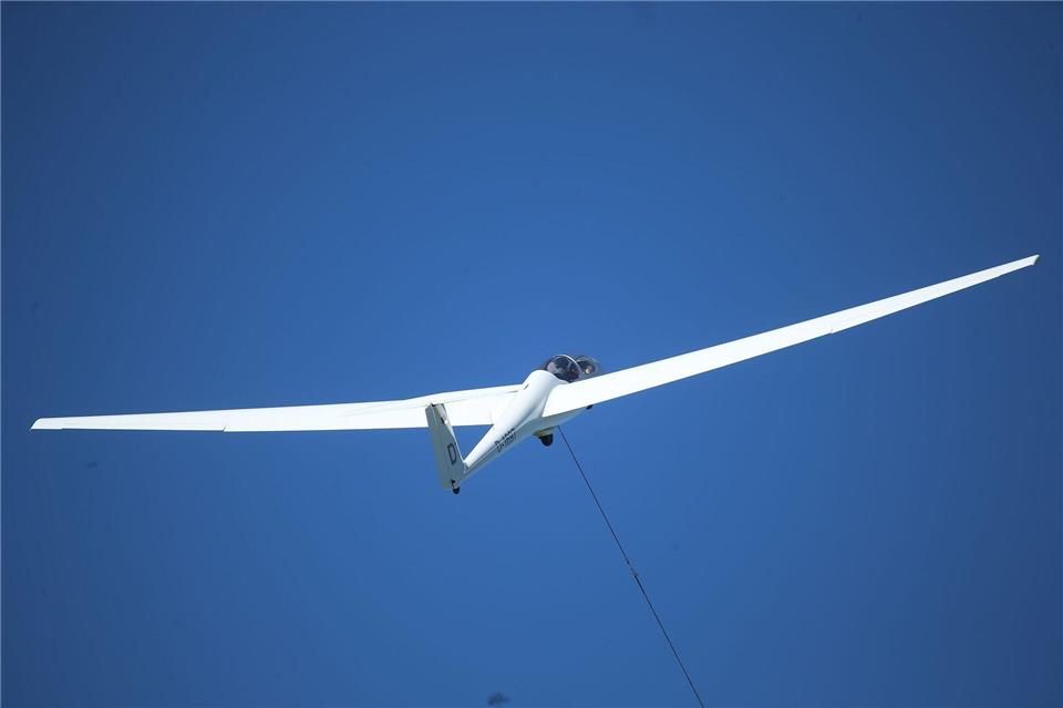Der Pilot starb noch an der Unglücksstelle. (Symbobild)David Young/dpa
