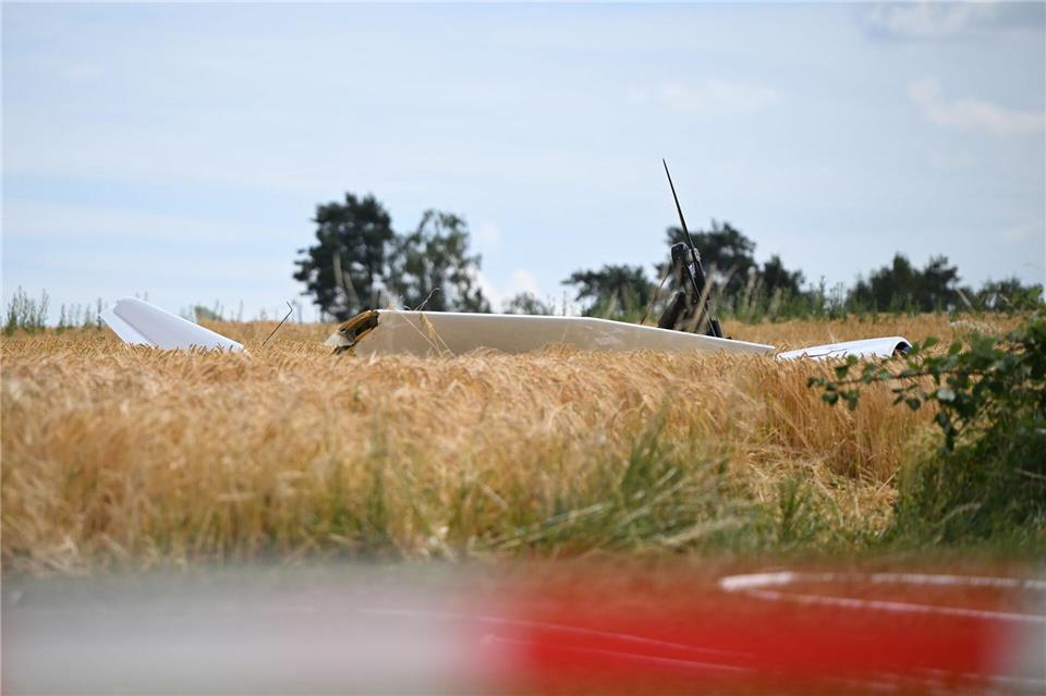Der Pilot und ein Begleiter waren bei dem Absturz ums Leben gekommen. Florian Wiegand/dpa