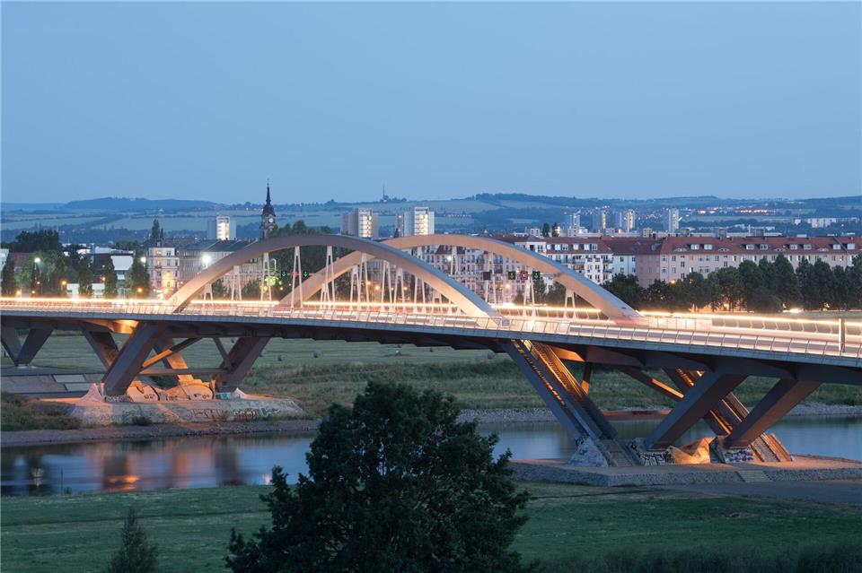 Der Planfeststellungsbeschluss zur Dresdner Waldschlößchenbrücke hat Bestand.(Archivbild)Sebastian Kahnert/dpa-Zentralbild/dpa