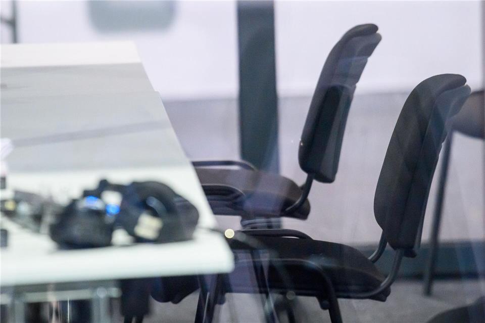 Der Platz des Angeklagten blieb am 13. Verhandlungstag leer. Klaus-Dietmar Gabbert/dpa