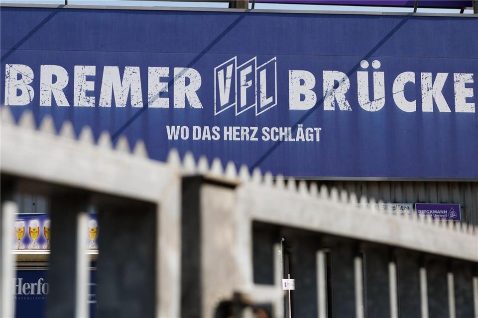 Der Platz im Stadion an der Bremer Brücke ist unbespielbar. (Archivbild)Friso Gentsch/dpa