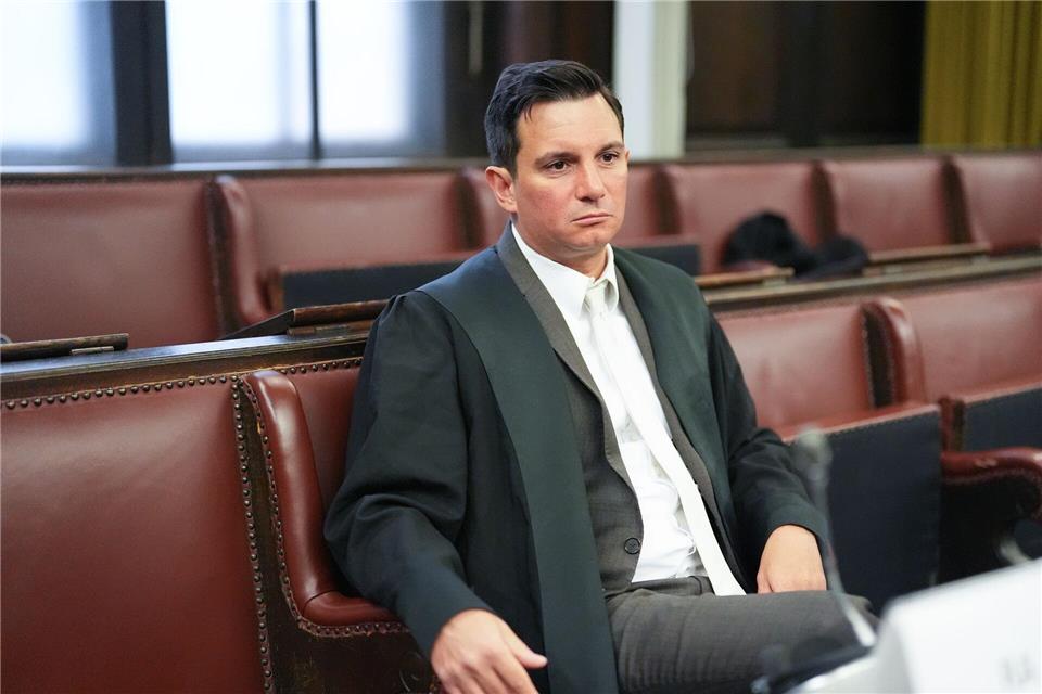 Der Platz neben dem Nebenklagevertreter Philip von der Meden blieb am 33. Prozesstag leer.Marcus Brandt/Pool dpa/dpa