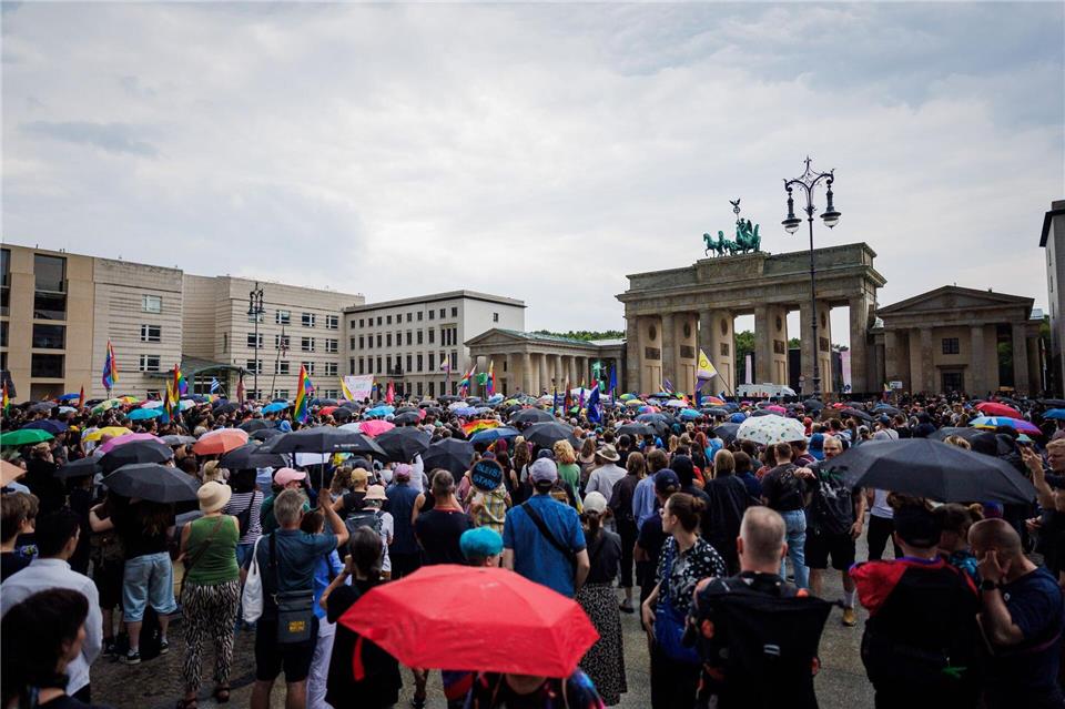 Der Platz vor dem Brandenburger Tor war sehr gut gefüllt.Christoph Soeder/dpa