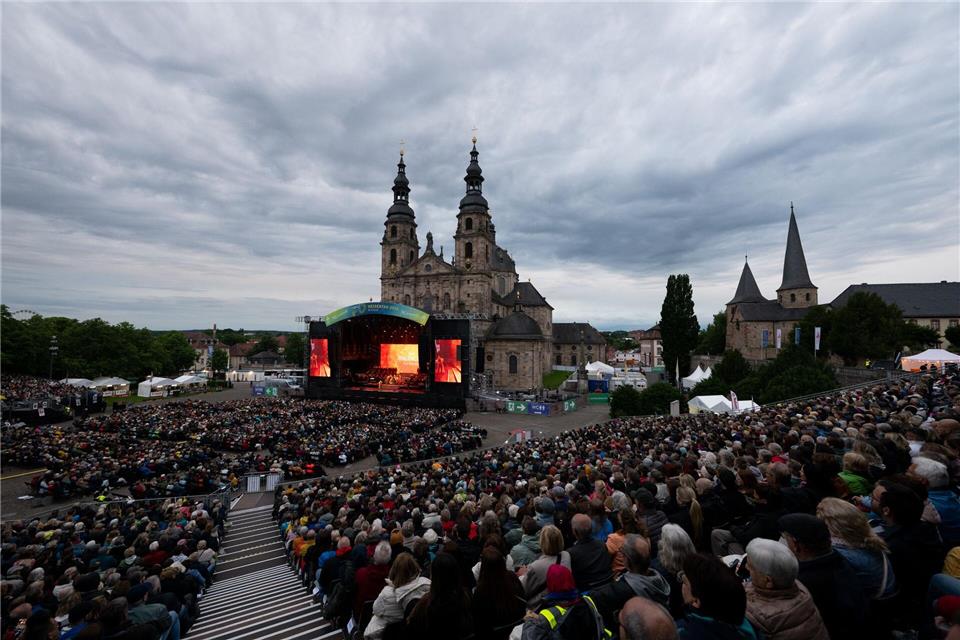 Der Platz vor dem Dom ist der Schauplatz vieler Konzerte und Shows beim Hessentag.Florian Wiegand/dpa