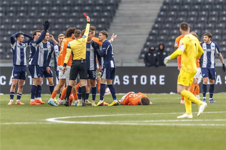 Der Platzverweis war nicht spielentscheidend.Andreas Gora/dpa