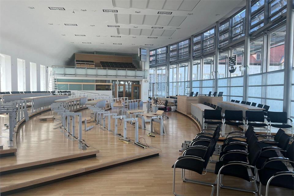 Der Plenarsaal im Magdeburger Landtag wird umgebaut.Christopher Kissmann,/dpa