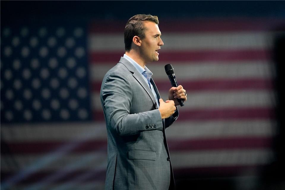 Der Podcaster ist nach den Worten von US-Präsident Trump angeschossen worden. (Archivbild)Alex Brandon/AP/dpa