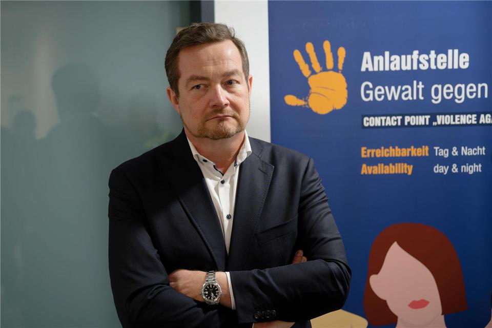 Der Polizeibeauftragte des Bundes, Uli Grötsch, hat die Dienststelle der Bundespolizei am Kölner Hauptbahnhof vor einigen Tagen erstmals besucht.Henning Kaiser/dpa