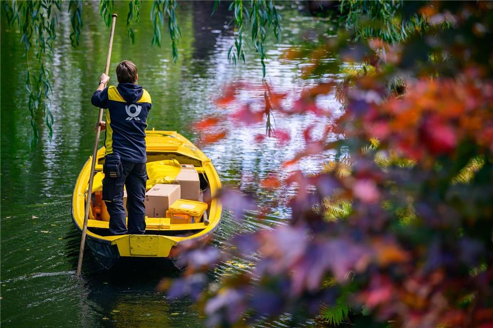 Der Postkahn im Spreewald geht in die Winterpause.Patrick Pleul/dpa