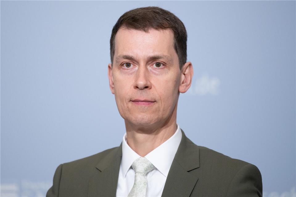 Der Präsident der Landesdirektion Sachsen, Béla Bélafi, hält eine tiefgreifende Staatsmodernisierung für möglich.(Archivbild) Sebastian Kahnert/dpa