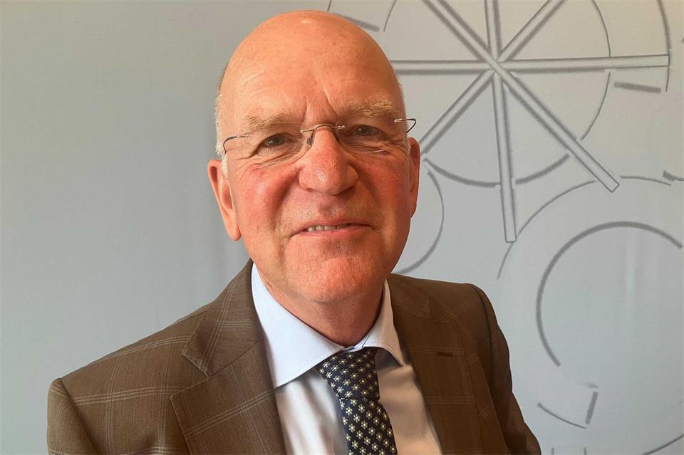 Der Präsident der Landwirtschaftskammer Nordrhein-Westfalen, Karl Werring, erläutert in der Landespressekonferenz die vorläufigen Ernteergebnisse.Volker Danisch/dpa