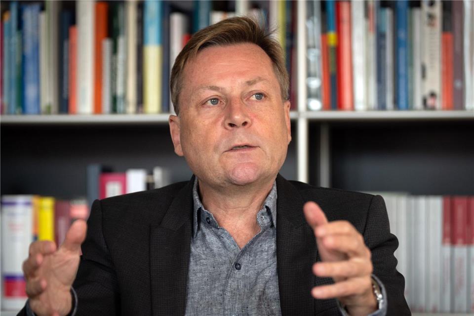 Der Präsident der Universität Potsdam, Oliver Günther, äußert sich zum Rückzug der Verfassungsrichterkandidatin Frauke Brosius-Gersdorf, die an der Uni lehrt (Archivbild).Soeren Stache/dpa