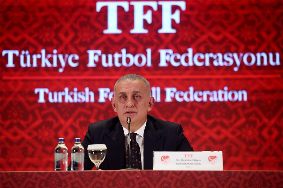 Wettskandal in der Türkei? Hunderte Schiris im Visier  Der Präsident des Türkischen Fußballverbands Ibrahim Haciosmanoglu.Samet Yalcin/DIA Photo/AP/dpa