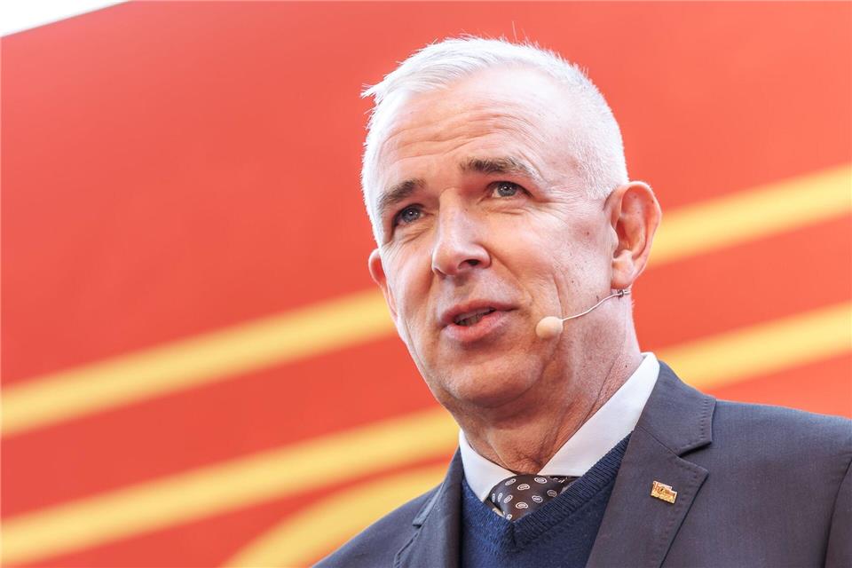 Berliner Senat segnet Unions veränderte Stadionpläne ab Der Präsident freut sich über die Zustimmung des Senats.Andreas Gora/dpa