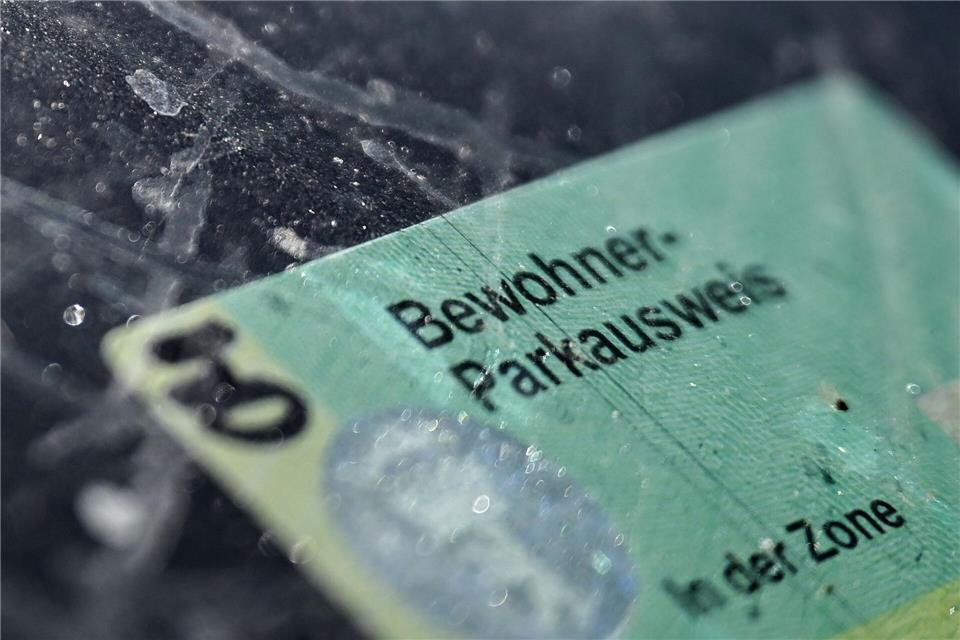 Der Preis für den Anwohnerparkausweis deckt in Berlin nicht mal die Verwaltungskosten. (Archivbild)Britta Pedersen/dpa
