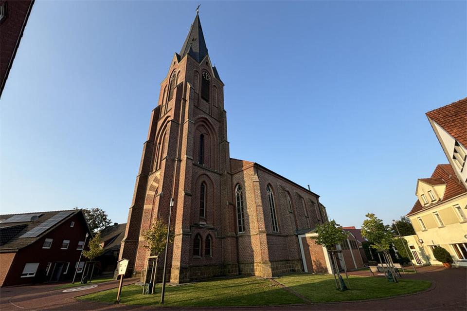 Der Projektchor Erle gestaltet den musikalischen Bilderbogen in der St.-Silvester-Kirche.