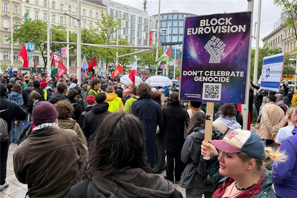 Der Protest richtet sich gegen die Teilnahme Israels am ESC.Britta Schultejans/dpa