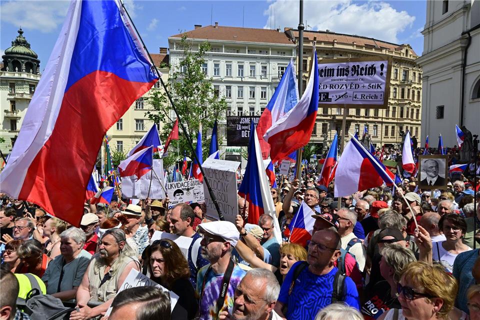 Der Protestmarsch gegen den Sudetendeutschen Tag in Brno (Brünn).·álek Václav/CTK/dpa