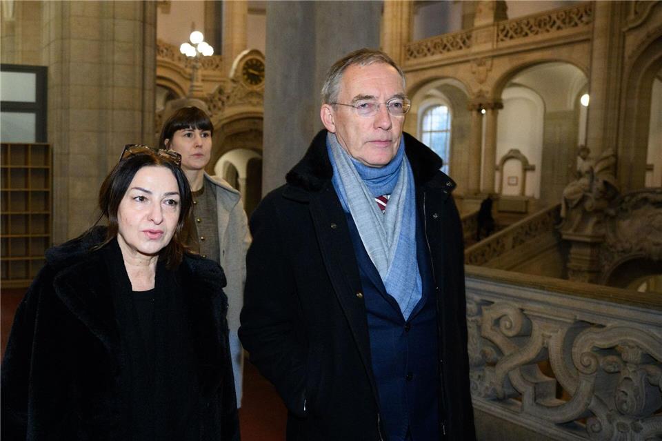 Der Prozess gegen die Ex-Gesundheitssenatorin Dilek Kalayci (SPD, vorne) beginnt.Bernd von Jutrczenka/dpa