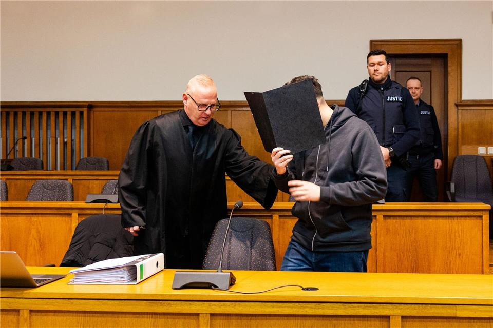 Der Prozess hat mit der Anklage und der Einlassung des Angeklagten begonnen.Laszlo Pinter/dpa