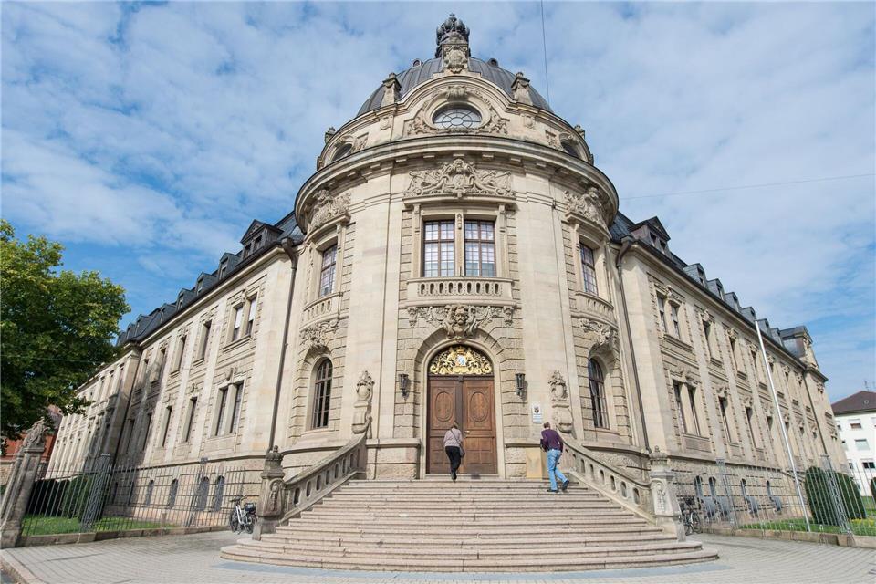 Der Prozess in Landau soll der Sprecherin zufolge am 20. Oktober um 10.30 Uhr fortgesetzt werden. (Archivbild)Uwe Anspach/dpa