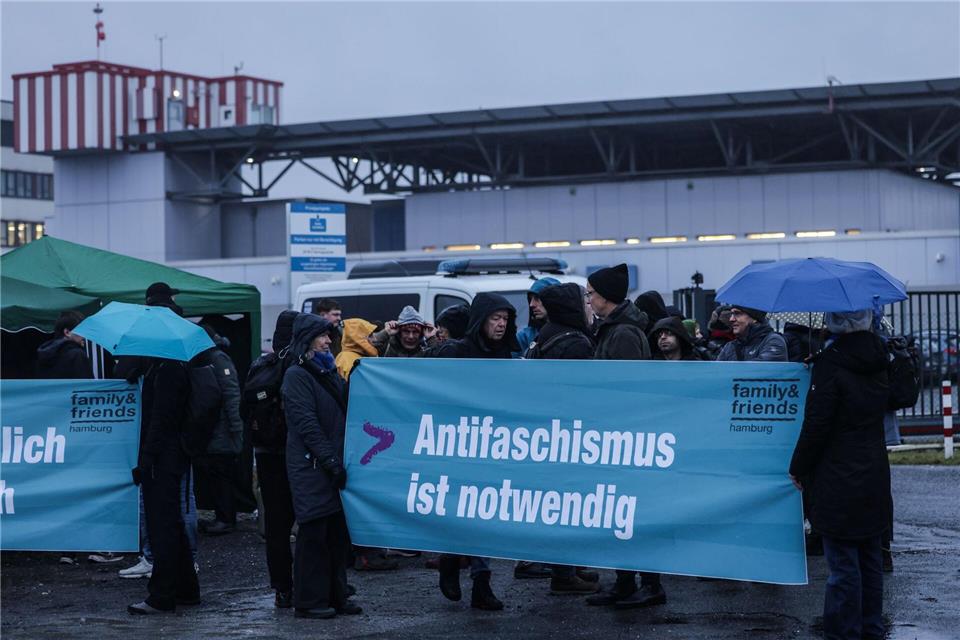 Der Prozess startete unter großem Andrang der Öffentlichkeit im Hochsicherheitstrakt des Gerichts.Oliver Berg/dpa
