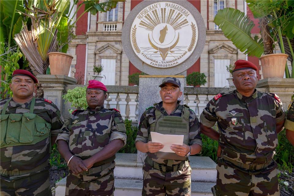 Militär übernimmt Macht in Madagaskar Der Putsch folgt auf wochenlange regierungskritische Proteste und Unruhen in dem Land.Brian Inganga/AP/dpa