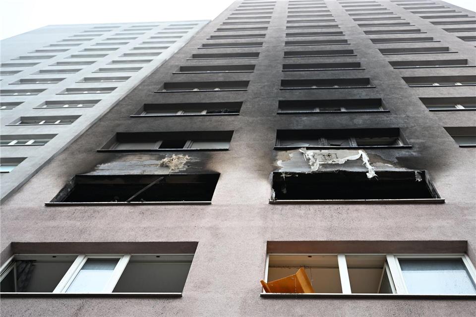 Der Qualm zog auch weit die Fassade hoch.Markus Lenhardt/dpa